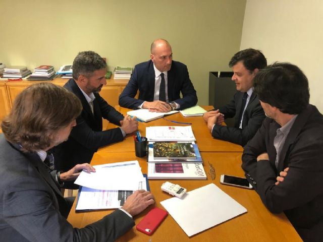 El titular de Turismo mantiene una reunión de urgencia con agentes del sector para abordar la crisis de coronavirus en Murcia - 1, Foto 1