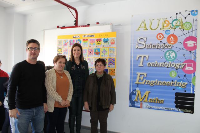 El colegio Las Lomas inaugura un aula STEM que permite a sus alumnos trabajar a través de la experimentación - 1, Foto 1