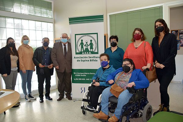 El presidente del Ateneo de Triana Carlos Valera Real firmo un convenio con la Asociación Espina Bífida” - 2, Foto 2