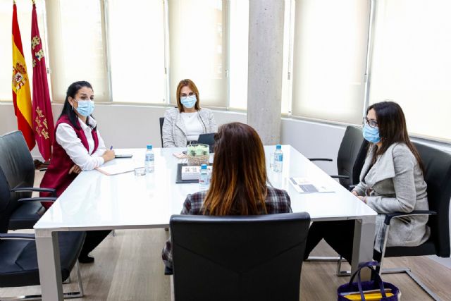 Isabel Franco recibe a la Asociación Mujeres con Nombre - 1, Foto 1