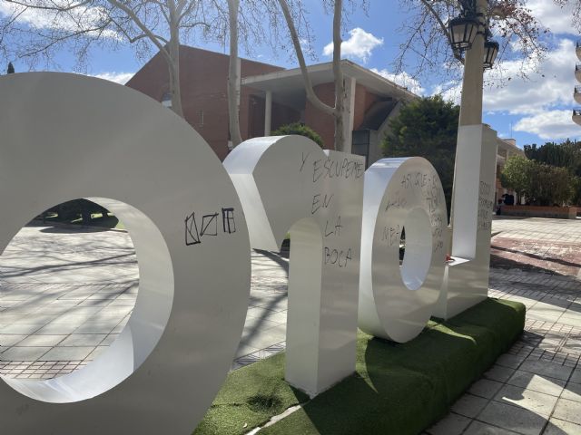 El PSOE denuncia el lamentable estado de abandono que presenta la Alameda de las Columnas y exige su recuperación de cara a Semana Santa - 1, Foto 1