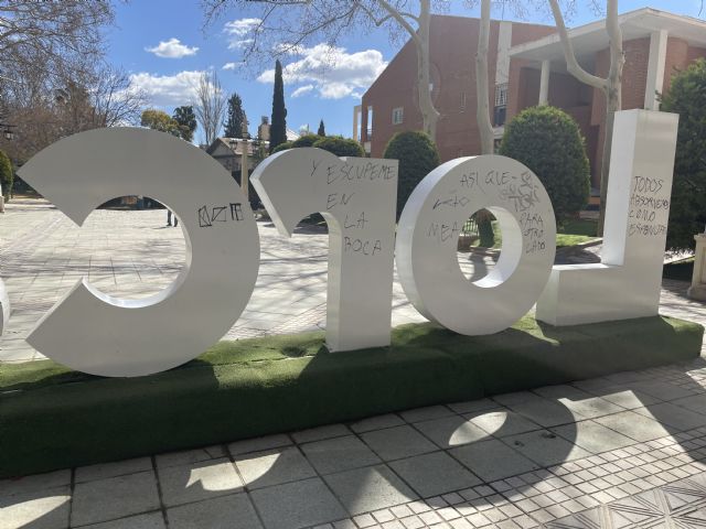 El PSOE denuncia el lamentable estado de abandono que presenta la Alameda de las Columnas y exige su recuperación de cara a Semana Santa - 2, Foto 2