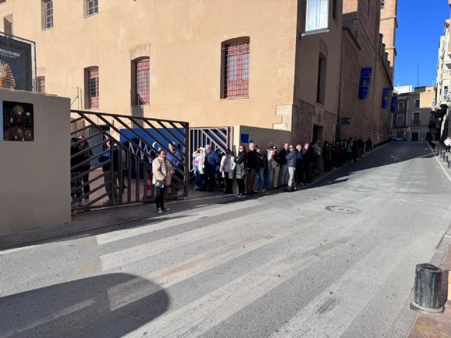 Colas en el arranque de la venta de las sillas para Viernes de Dolores y Domingo de Ramos en Lorca - 1, Foto 1