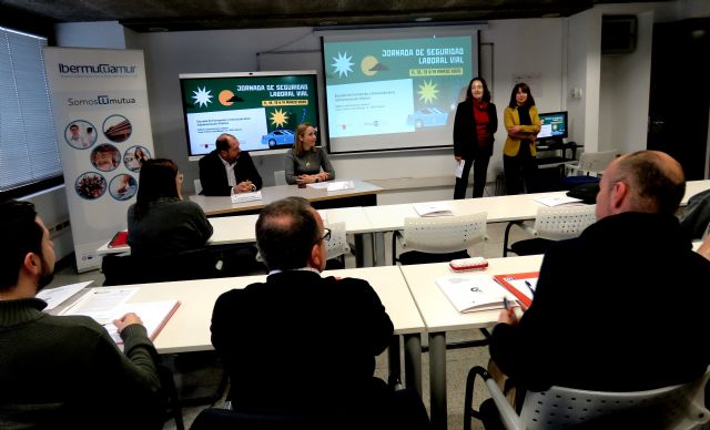 La Comunidad forma en seguridad vial a 128 empleados públicos para prevenir los accidentes en los desplazamientos laborales - 1, Foto 1
