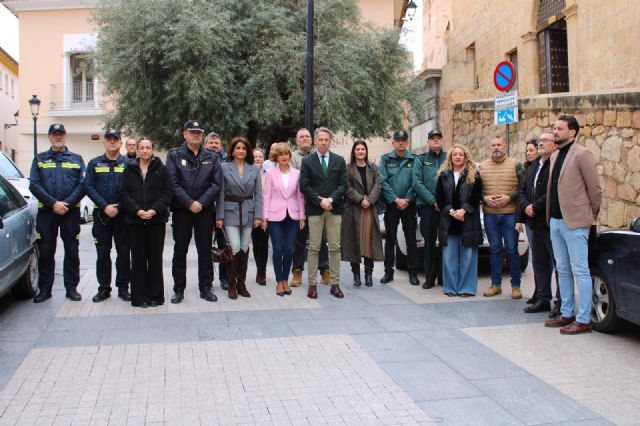 Lorca se suma al homenaje a las víctimas del terrorismo con un minuto de silencio en la Plaza del Ca&ntilde;o - 3, Foto 3