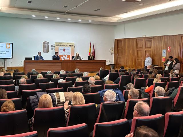 Murcia impulsa el Sistema Arbitral de Consumo entre comerciantes y estudiantes con motivo del Día Mundial de los Derechos del Consumidor - 2, Foto 2