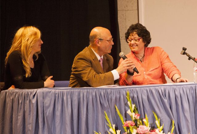 El torreño Tomás Fernández presenta en su tierra su obra Mis poemas para ti - 1, Foto 1