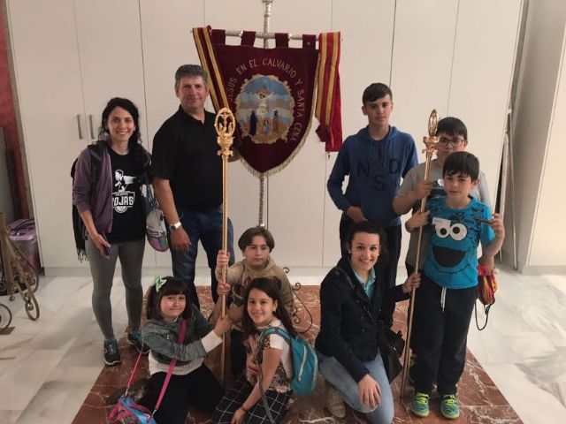 Usuarios y profesionales del programa de Respiro Familiar organizado D´Genes visitan la sede de la Hdad. de Jesús en el Calvario, Foto 5