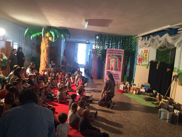 La Concejalía de Bienestar Social ayuda a las familias a mejorar el conocimiento y control de sus emociones a través de cuentacuentos y sesiones formativas en las escuelas infantiles de Molina de Segura - 2, Foto 2