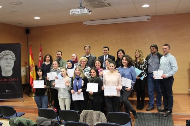 Una quincena de desempleados de Yecla se especializan en el cuidado de personas dependientes - 1, Foto 1