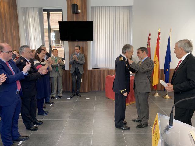 El inspector jefe de la Policía Local de Murcia recibe la Medalla al Mérito de la Protección Civil - 1, Foto 1