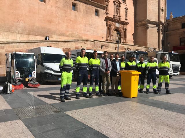 El dispositivo especial de limpieza para Semana Santa estrena nuevos contenedores de reciclaje para áreas de concentración y contará con un equipo de 13 vehículos y 85 operarios - 1, Foto 1