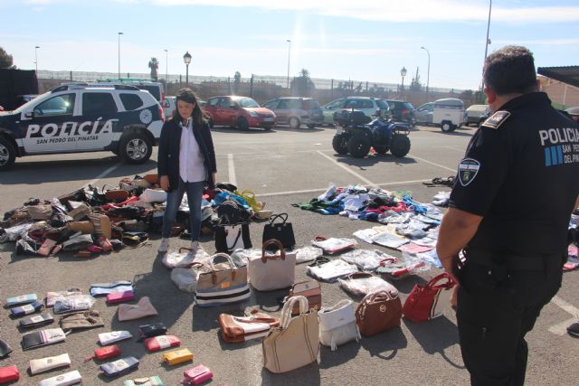 Policía Local destruye miles de artículos de material falsificado incautado durante el verano - 1, Foto 1
