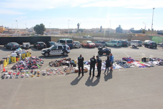 Policía Local destruye miles de artículos de material falsificado incautado durante el verano - 3, Foto 3