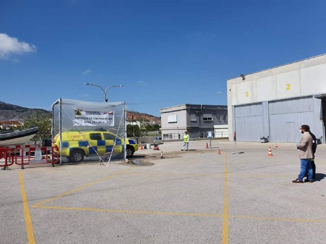 Más de 200 vehículos de emergencias, seguridad y sanitarios han pasado ya por la Estación Integral de Desinfección Lorca 360 - 1, Foto 1