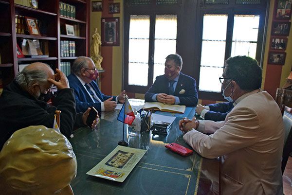 El presidente del Ateneo de Triana compartió colaboración cultural con el consulado de filipina en Sevilla - 2, Foto 2