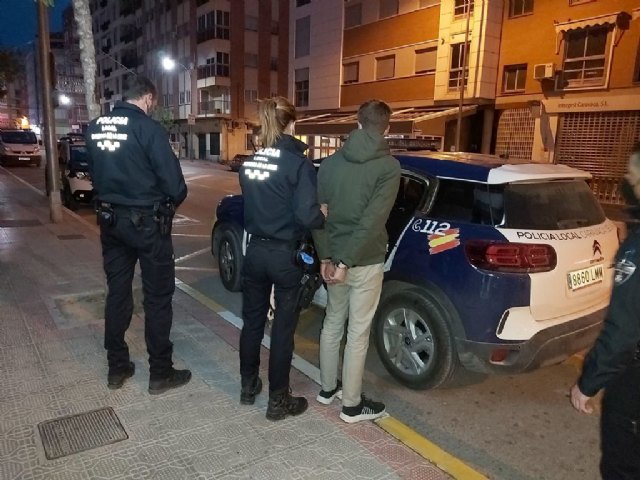 La Policía Local de Caravaca detiene a dos personas de nacionalidad belga en los controles rutinarios de pedanías con más de 10 kilos de Cannabis Sativa - 1, Foto 1