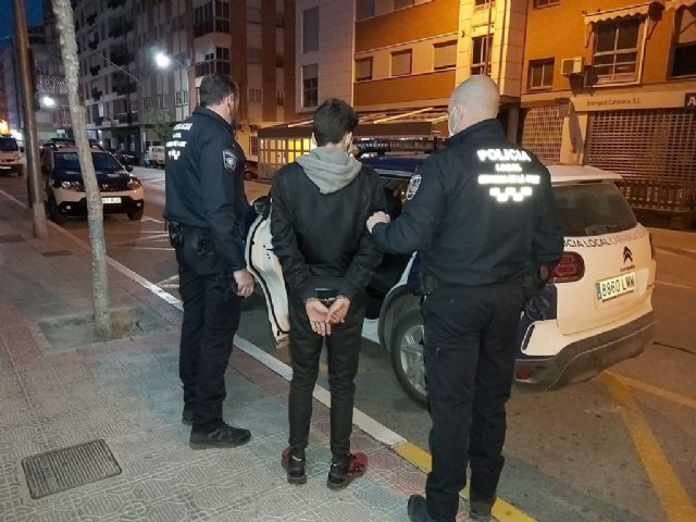 La Policía Local de Caravaca detiene a dos personas de nacionalidad belga en los controles rutinarios de pedanías con más de 10 kilos de Cannabis Sativa - 2, Foto 2