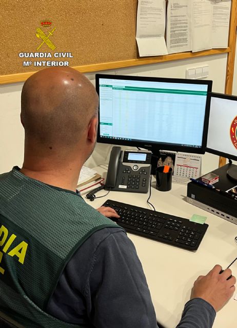 La Guardia Civil detiene en Murcia a un joven dedicado a cometer estafas a través de internet - 2, Foto 2