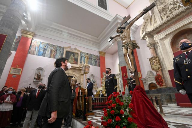 López Miras asiste al besapié del Cristo del Perdón, “una de las mañanas más emotivas de toda la Semana Santa” - 1, Foto 1