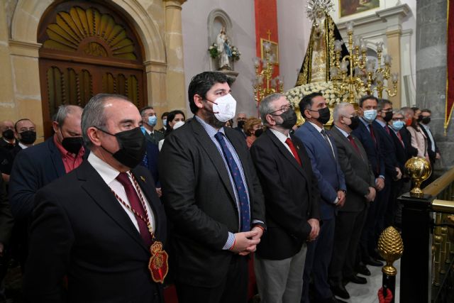 López Miras asiste al besapié del Cristo del Perdón, “una de las mañanas más emotivas de toda la Semana Santa” - 2, Foto 2