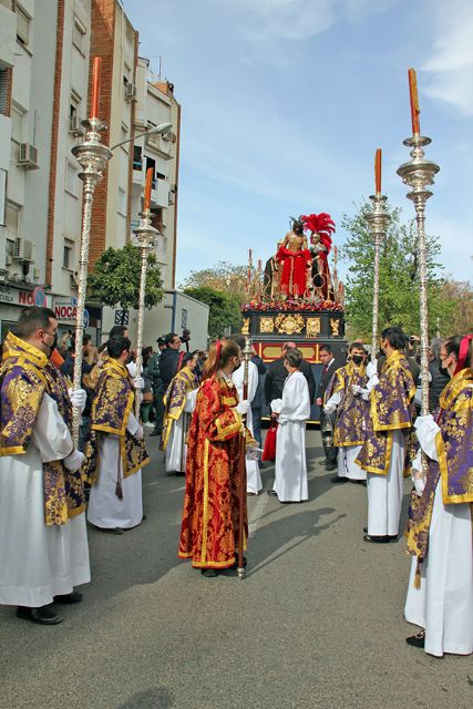 El Grupo de Fieles de Ntro. Padre Jesús de la Luz, María Stma de la Resignación y Santa Cruz, creada en un barrio Cofrade de Sevilla - 1, Foto 1