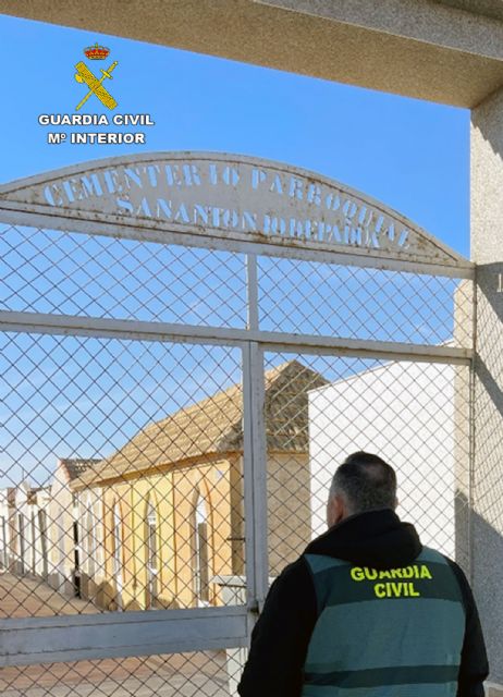 La Guardia Civil detiene a tres experimentados delincuentes por el robo cometido en 65 panteones del cementerio parroquial de Lobosillo-Murcia - 3, Foto 3