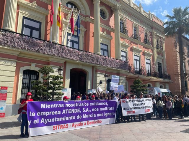 CCOO celebra el éxito de la movilización en protesta contra las políticas de personal del Alcalde y Teniente de Alcalde en el Ayuntamiento de Murcia - 1, Foto 1