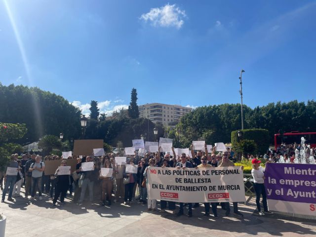 CCOO celebra el éxito de la movilización en protesta contra las políticas de personal del Alcalde y Teniente de Alcalde en el Ayuntamiento de Murcia - 2, Foto 2