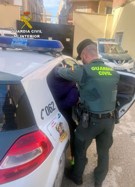 La Guardia Civil detiene a dos experimentados delincuentes por seis robos en comercios de Beniaján - 1, Foto 1