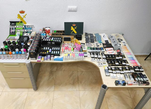 La Guardia Civil detiene a dos experimentados delincuentes por seis robos en comercios de Beniaján - 2, Foto 2