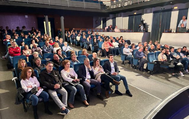 Santiago Posteguillo deleita al público de Blanca con un recorrido por la figura de César y su afán didáctico - 1, Foto 1