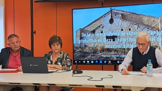 Pascual Santos y Manuela Caballero reivindican la fábrica de Brunet como patrimonio industrial de Cieza - 1, Foto 1