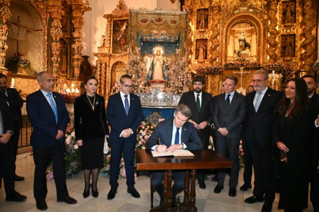 Feijóo conoce la Semana Santa de Lorca y presencia la procesión de la Virgen de los Dolores - 1, Foto 1