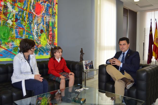 El alcalde recibió a la ganadora del concurso ¿Qué es un Rey para ti? en la Región de Murcia - 2, Foto 2