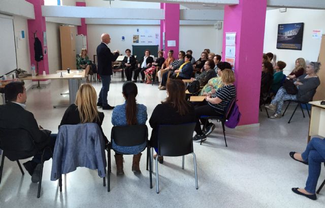 Las mujeres de la asociación Isabel González saben un poco más sobre la felicidad - 1, Foto 1