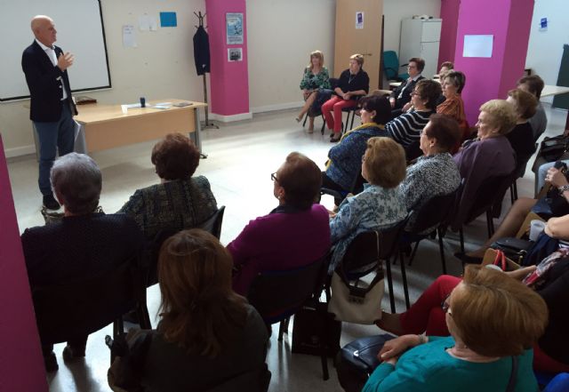 Las mujeres de la asociación Isabel González saben un poco más sobre la felicidad - 2, Foto 2