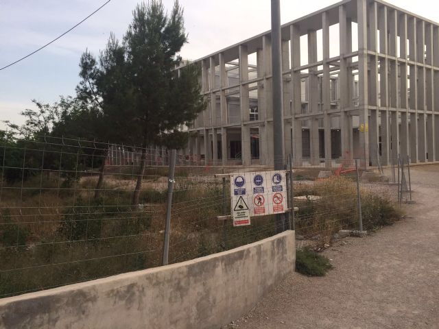 El PSOE solicita con carácter de urgencia la urbanización de los exteriores del IES Ros Giner y el arreglo de las deficiencias que el centro arrastra desde su inauguración - 2, Foto 2
