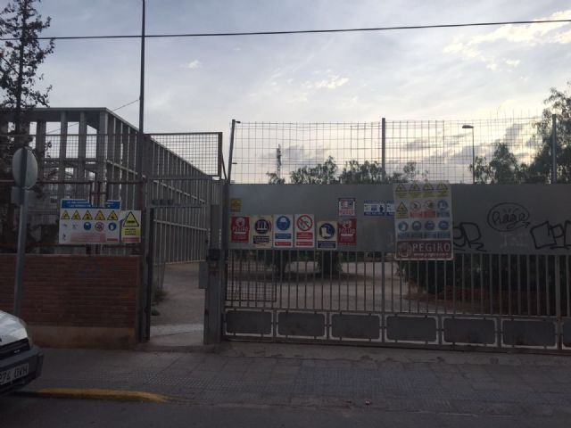 El PSOE solicita con carácter de urgencia la urbanización de los exteriores del IES Ros Giner y el arreglo de las deficiencias que el centro arrastra desde su inauguración - 3, Foto 3