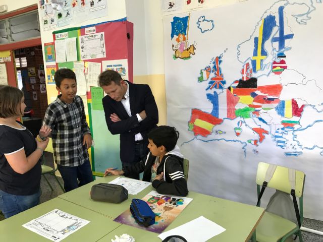 Profesores y Asesores de diferentes países Europeos visitan el Colegio Hernández Ardieta de Roldán - 2, Foto 2