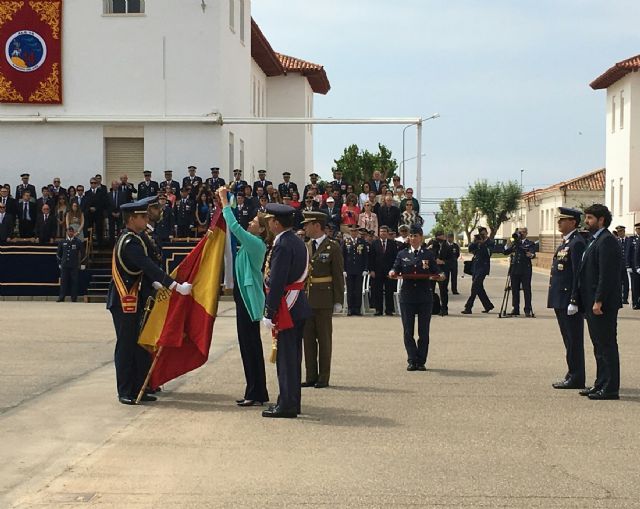 La Ministra de Defensa, María Dolores de Cospedal impuso la Orden del Mérito Civil a la AGA en el acto institucional del 75 Aniversario - 1, Foto 1