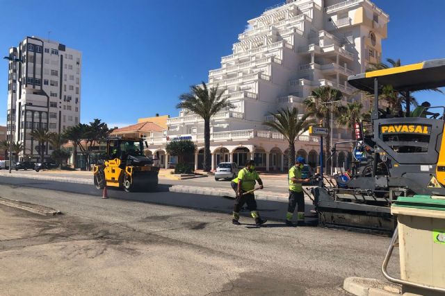 El Ayuntamiento de Cartagena renueva el asfalto en la Gran Vía de La Manga - 1, Foto 1