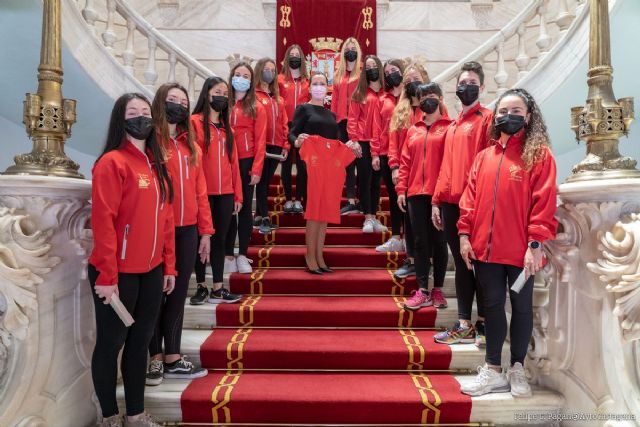 La alcaldesa anima al Equipo Senior Femenino del Club Rítmica Cartagena - 1, Foto 1