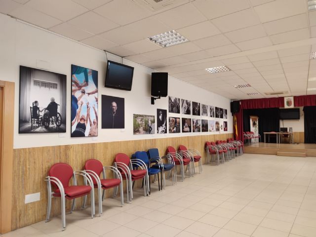 El centro de mayores de San Antón acoge la exposición itinerante 'Mayores y Diversidad' - 2, Foto 2