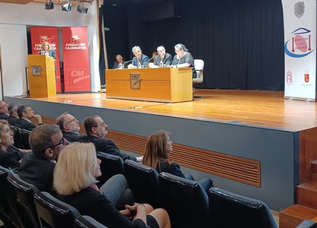 El consejero Juan María Vázquez asiste a la toma de posesión de María Pilar Viñas como Académica de Número de la Academia de Ciencias de la Región - 1, Foto 1