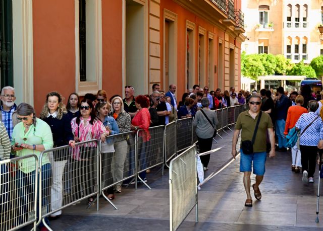 Miles de murcianos acuden al Ayuntamiento de Murcia para despedirse de su Alcalde, José Ballesta - 3, Foto 3