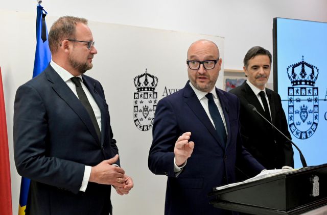 Miles de murcianos acuden al Ayuntamiento de Murcia para despedirse de su Alcalde, José Ballesta - 5, Foto 5