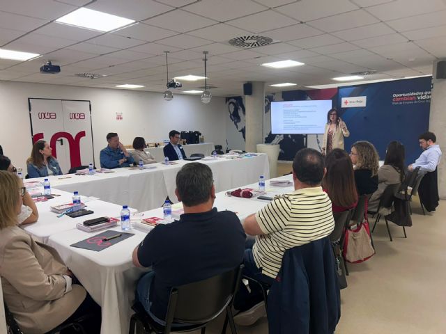 ASECOM colabora en la mesa de diálogo de Cruz Roja sobre movilidad y empleo en la Vega Media - 3, Foto 3