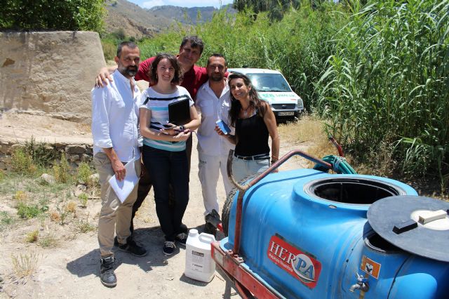 Salud Pública inicia en Ojós el primer tratamiento piloto contra la mosca negra en la Región - 2, Foto 2