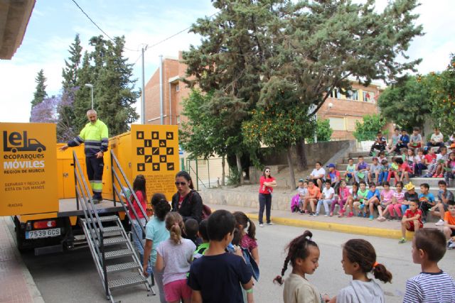 Más de 300 alumnos realizan talleres de revegetación en los parques del municipio - 1, Foto 1